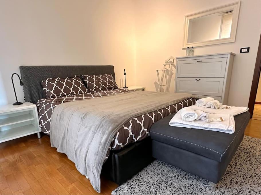Casa Spezia - Metro Vicina, Wi-Fi Rapido & Netflix Appartement Turijn Buitenkant foto